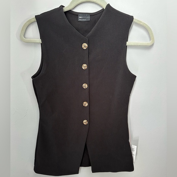 ASOS DESIGN longline button up vest top in black - Picture 3 of 4
